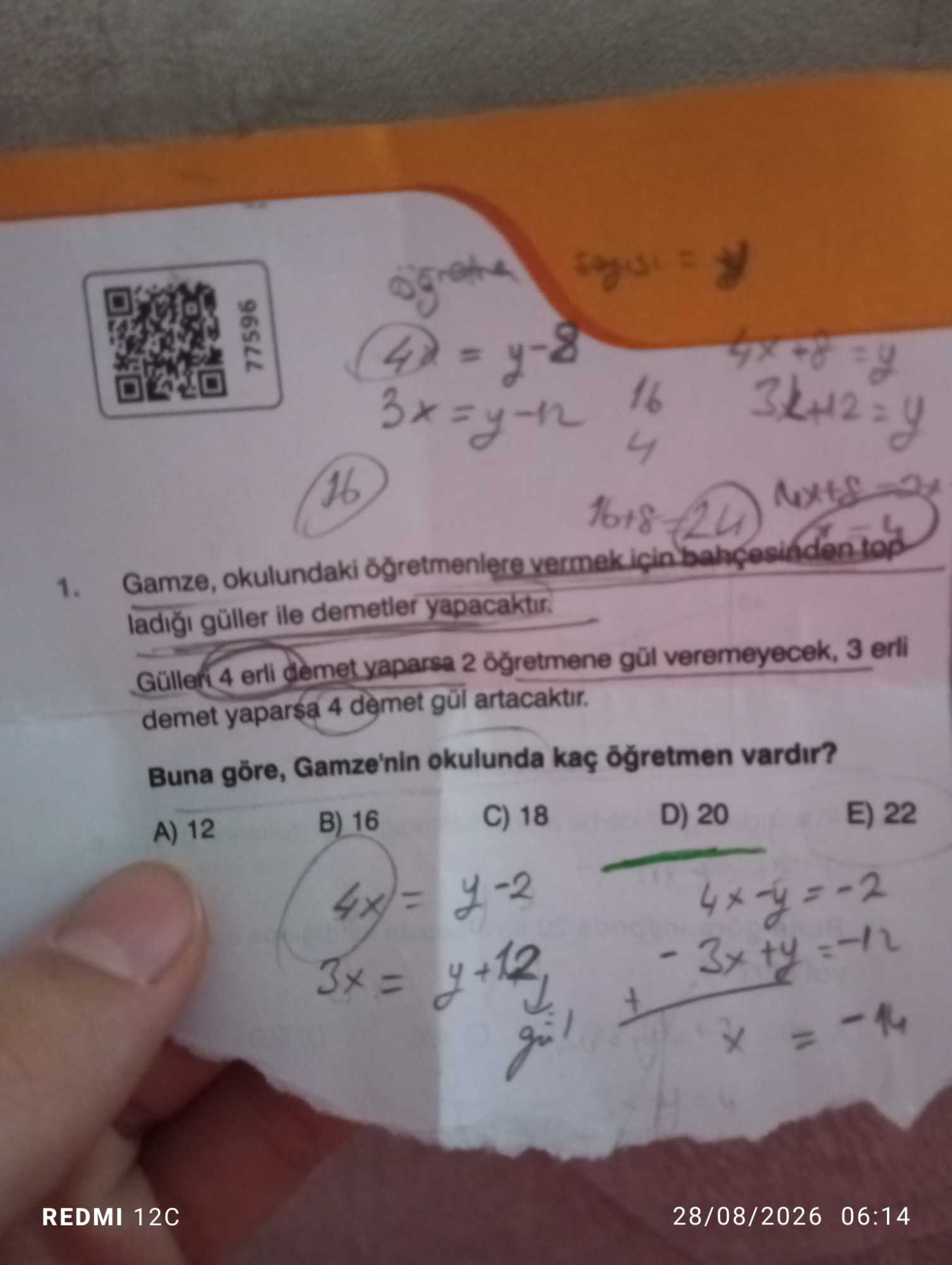 Gamze, okulundaki öğretmenlere vermek için bahçesinden topladığı güller ile demetler yapacaktır