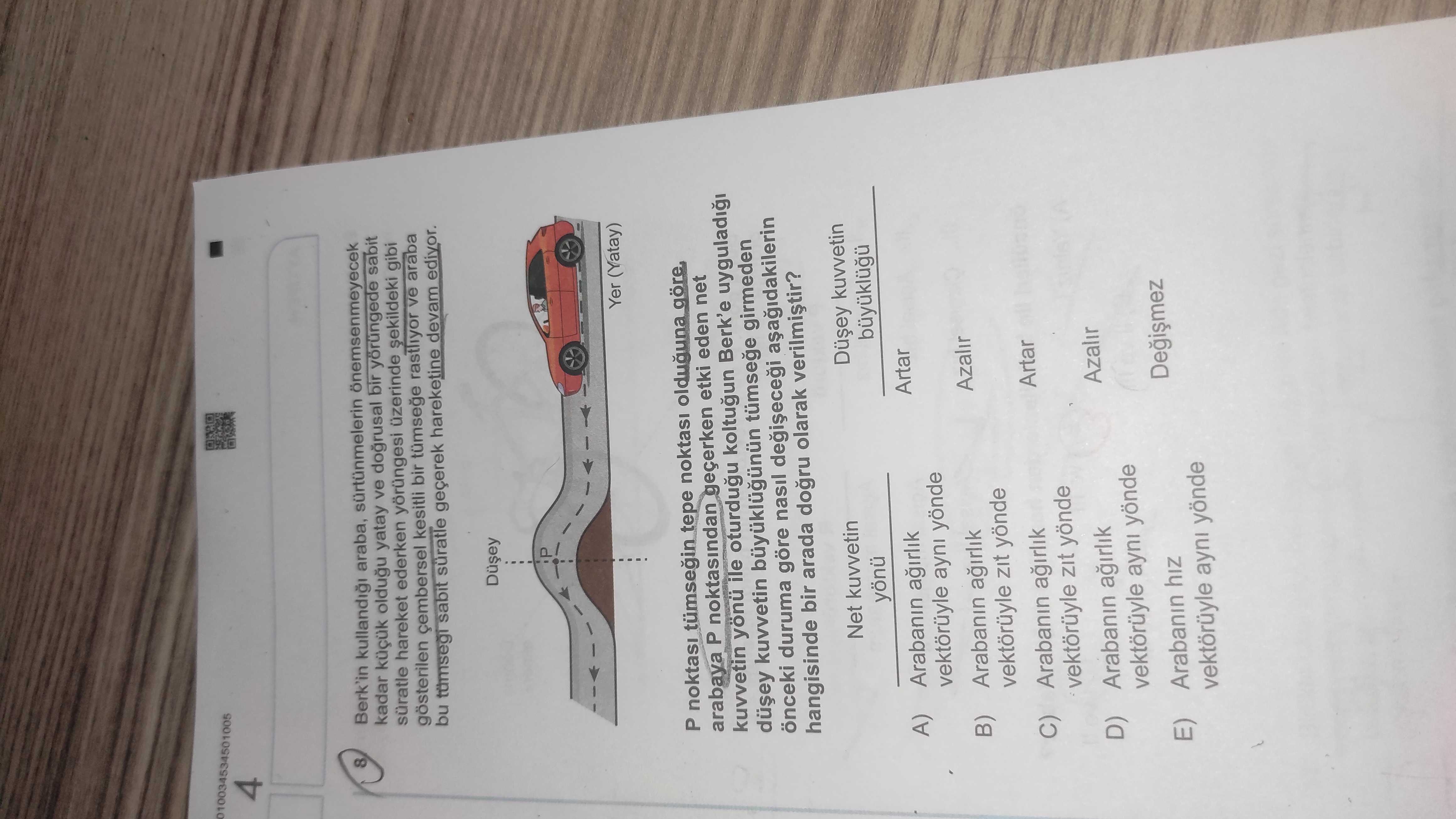 Berk'in kullandığı araba, sürtünmelerin önemsenmeyecek kadar küçük olduğu yatay ve doğrusal bir