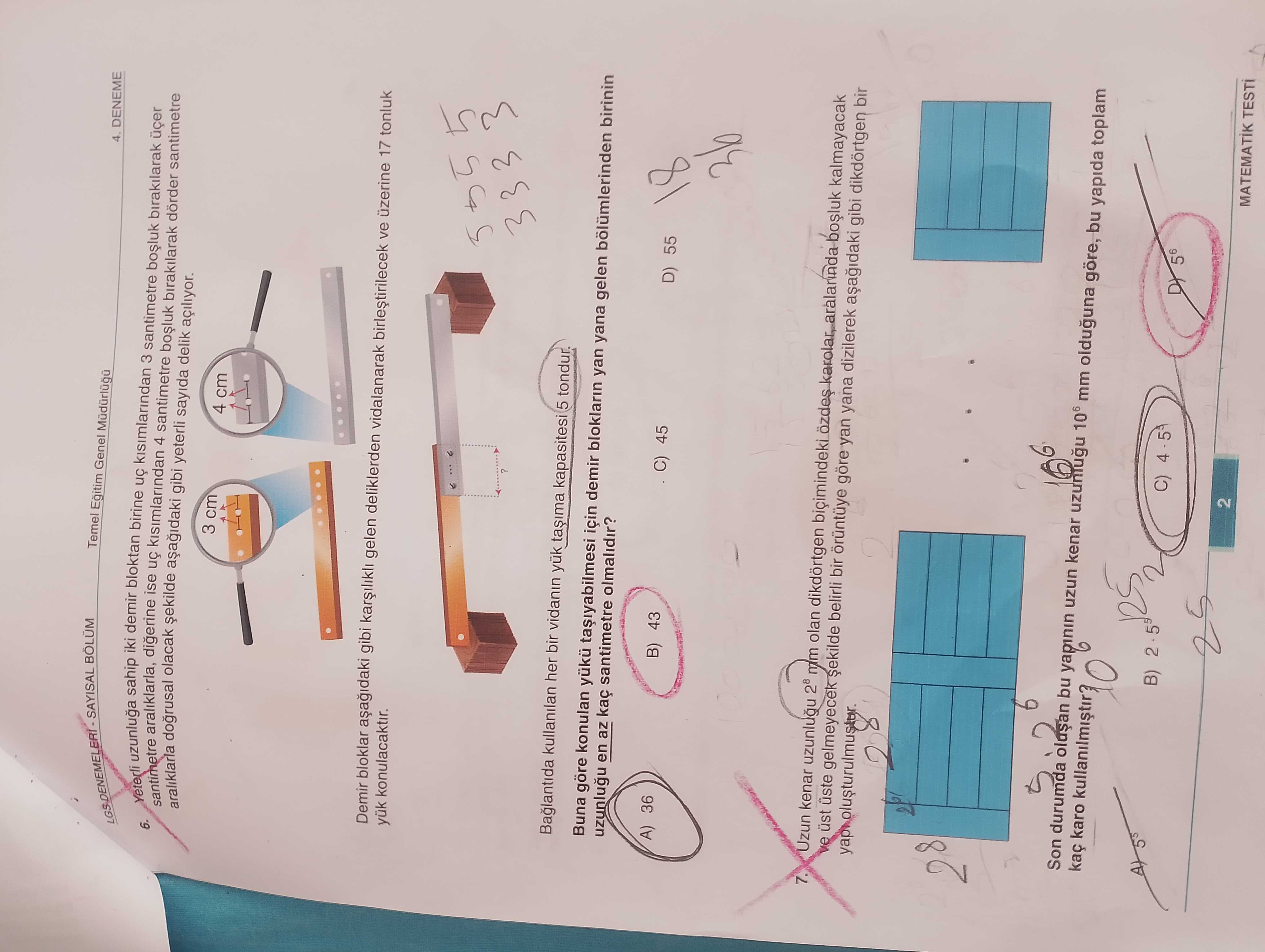 Yeterli uzunluğa sahip iki demir bloktan birine uç kısımlarından 3 santimetre boşluk bırakılarak