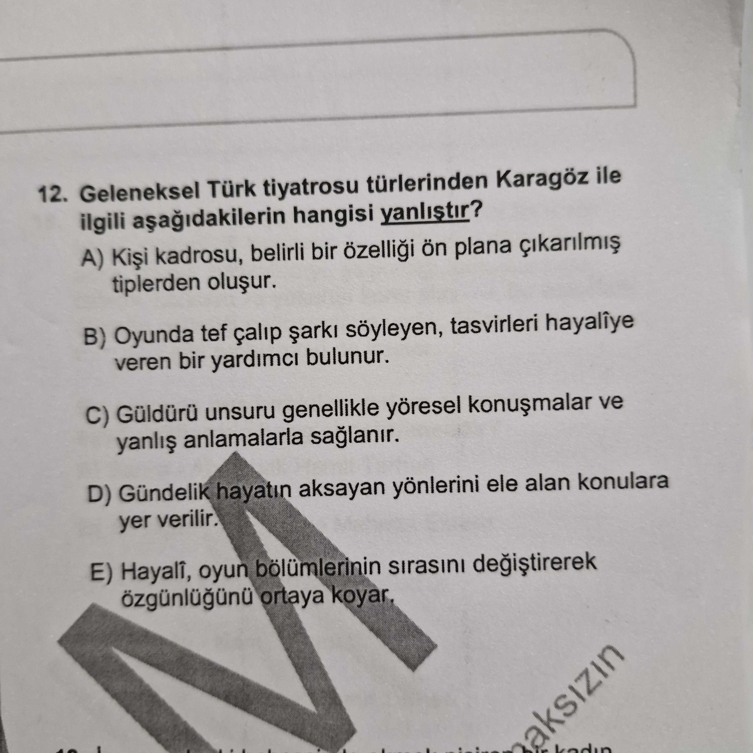 Geleneksel Türk tiyatrosu türlerinden Karagöz ile ilgili aşağıdakilerin hangisi yanlıştır?