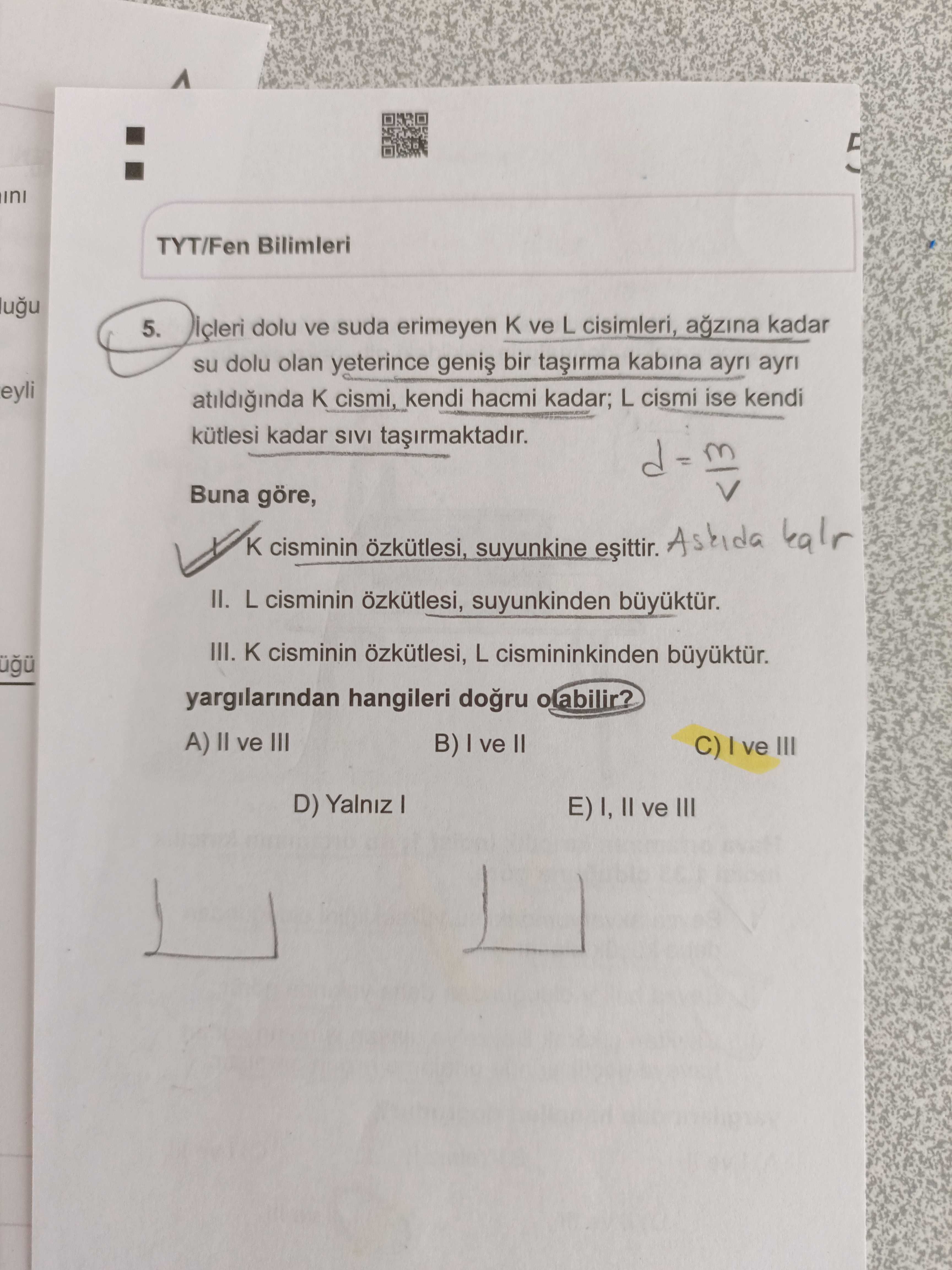 İçleri dolu ve suda erimeyen K ve L cisimleri, ağzına kadar su dolu olan yeterince geniş bir taşırma