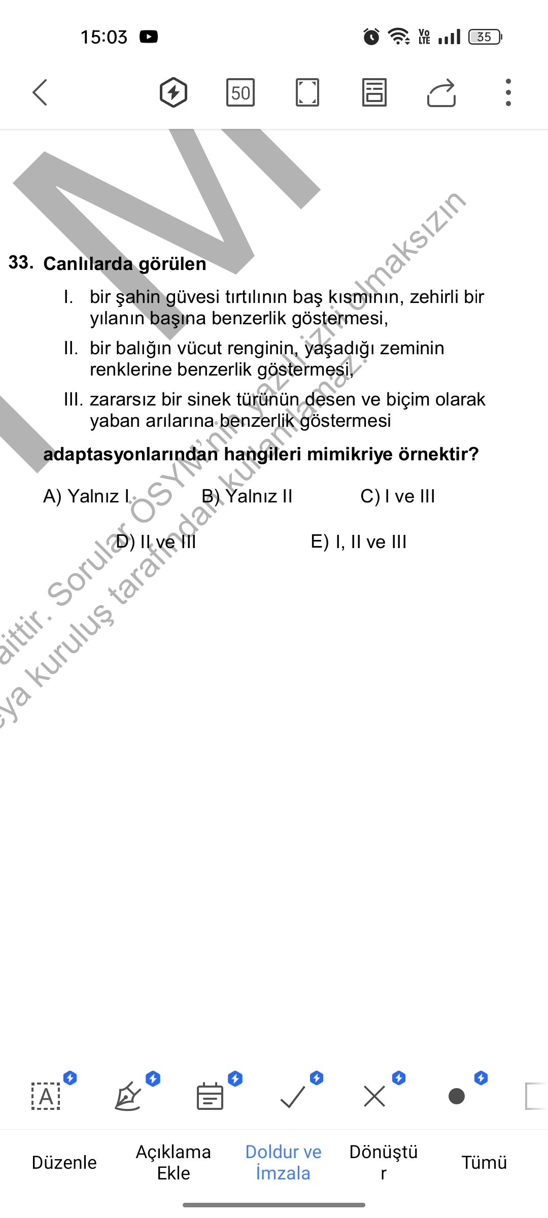 Canlılarda görülen I. bir şahin güvesi tırtılının baş kısmının, zehirli bir yılanın başına benzerlik