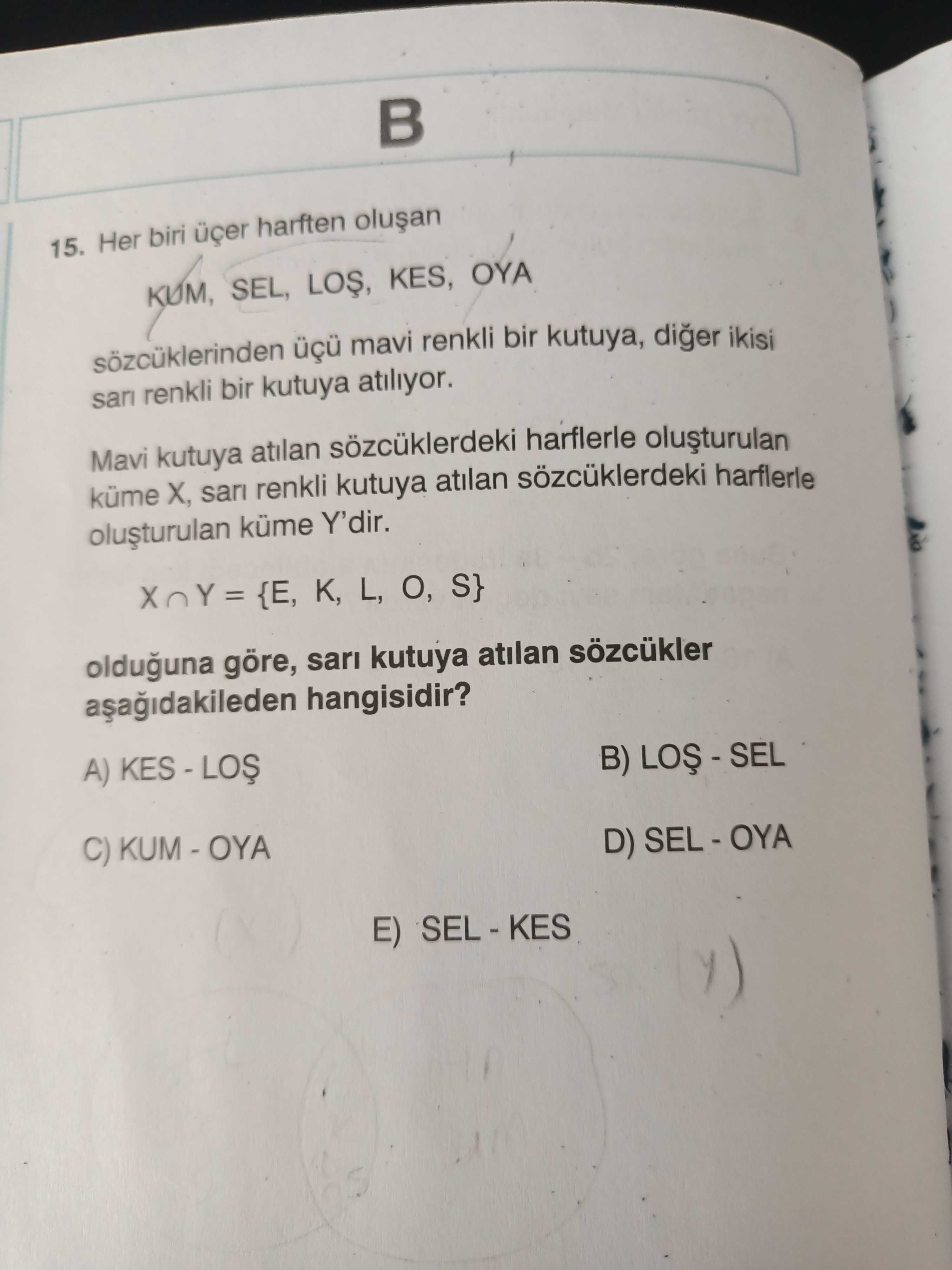 Her biri üçer harften oluşan KUM, SEL, LOŞ, KES, OYA sözcüklerinden üçü mavi renkli bir kutuya
