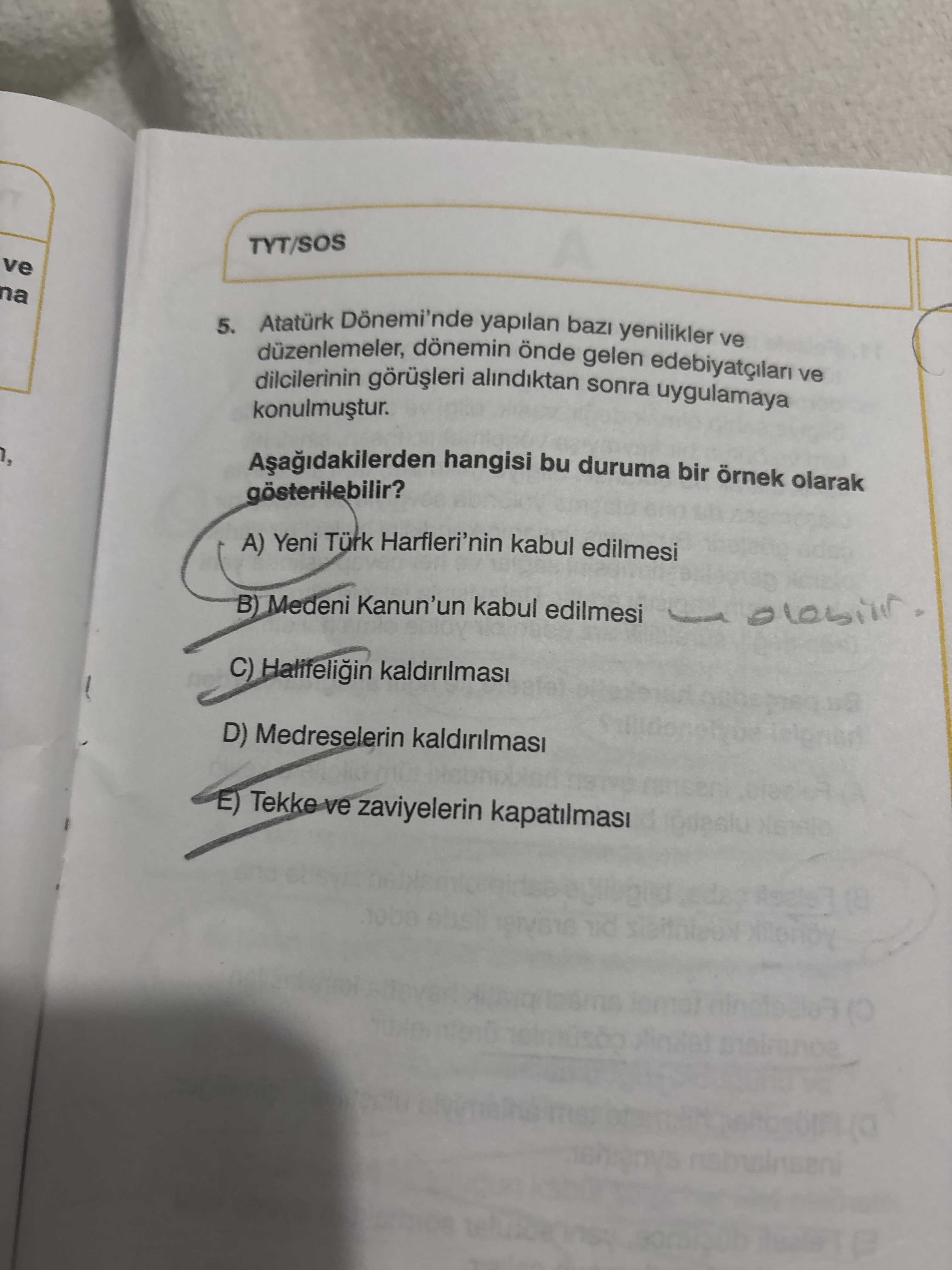 Atatürk Dönemi'nde yapılan bazı yenilikler ve düzenlemeler, dönemin önde gelen edebiyatçıları ve