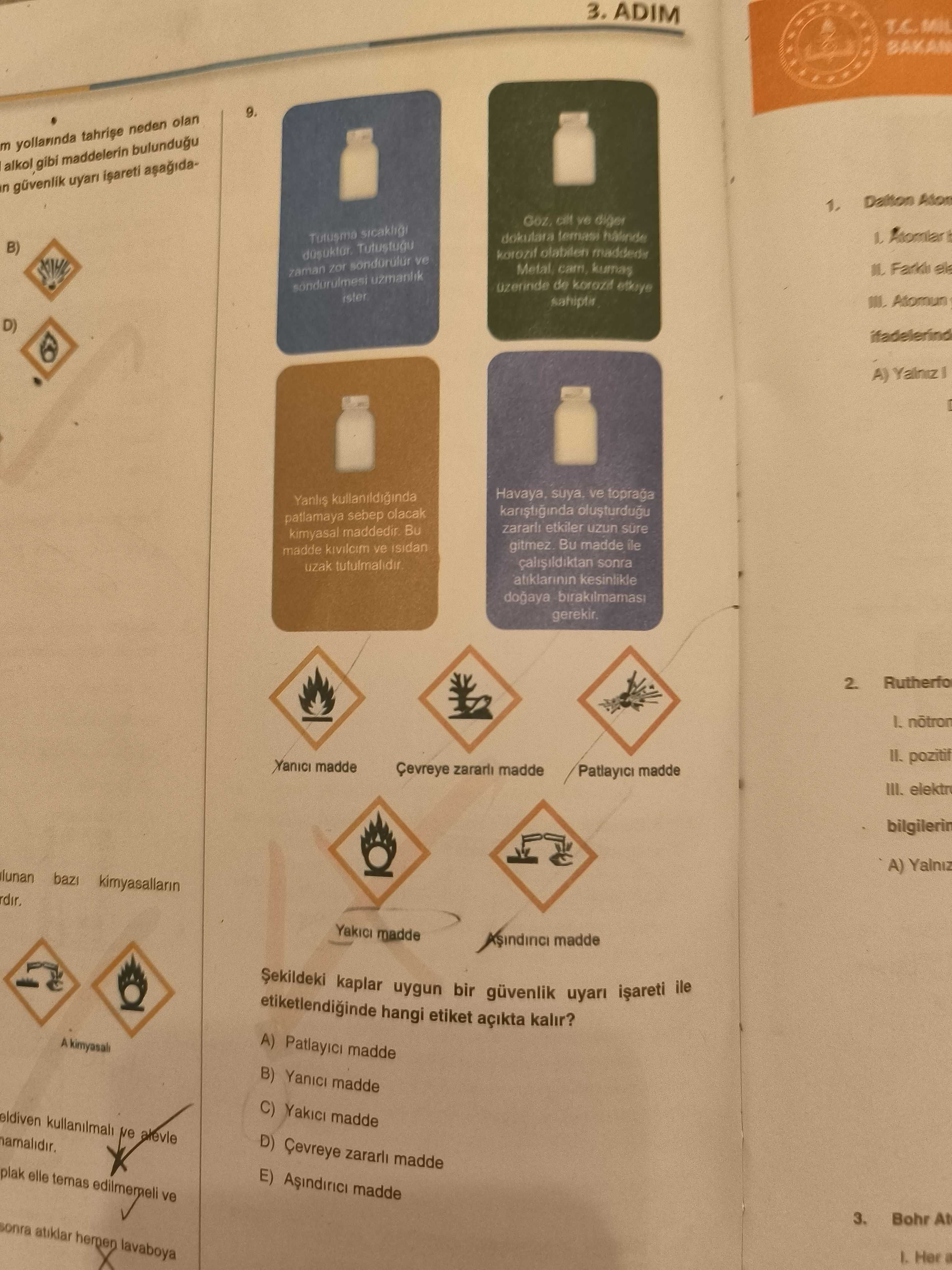 Şekildeki kaplar uygun bir güvenlik uyarı işareti ile etiketlendiğinde hangi etiket açıkta kalır?
