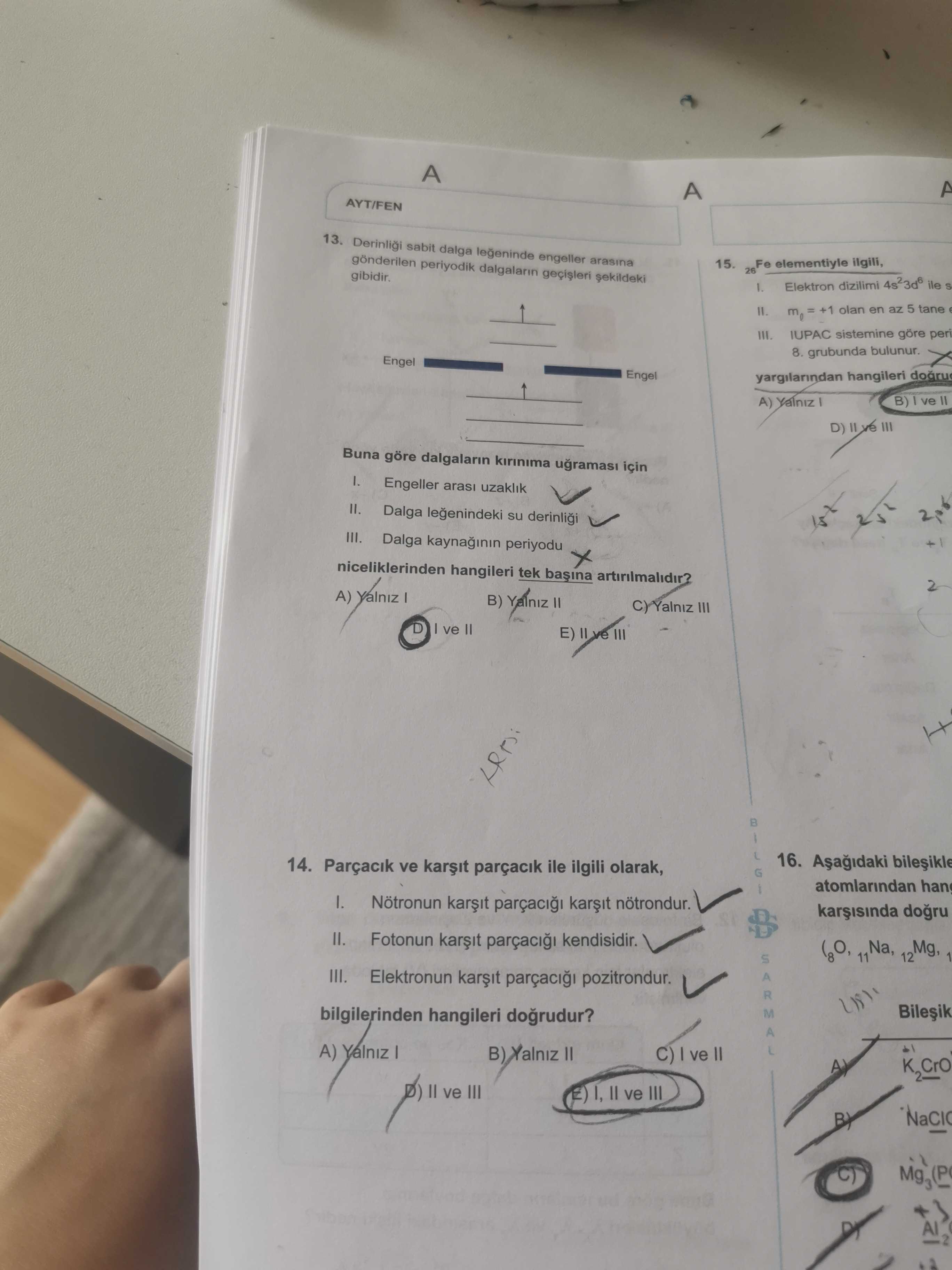 Derinliği sabit dalga leğeninde engeller arasına gönderilen periyodik dalgaların geçişleri şekildeki