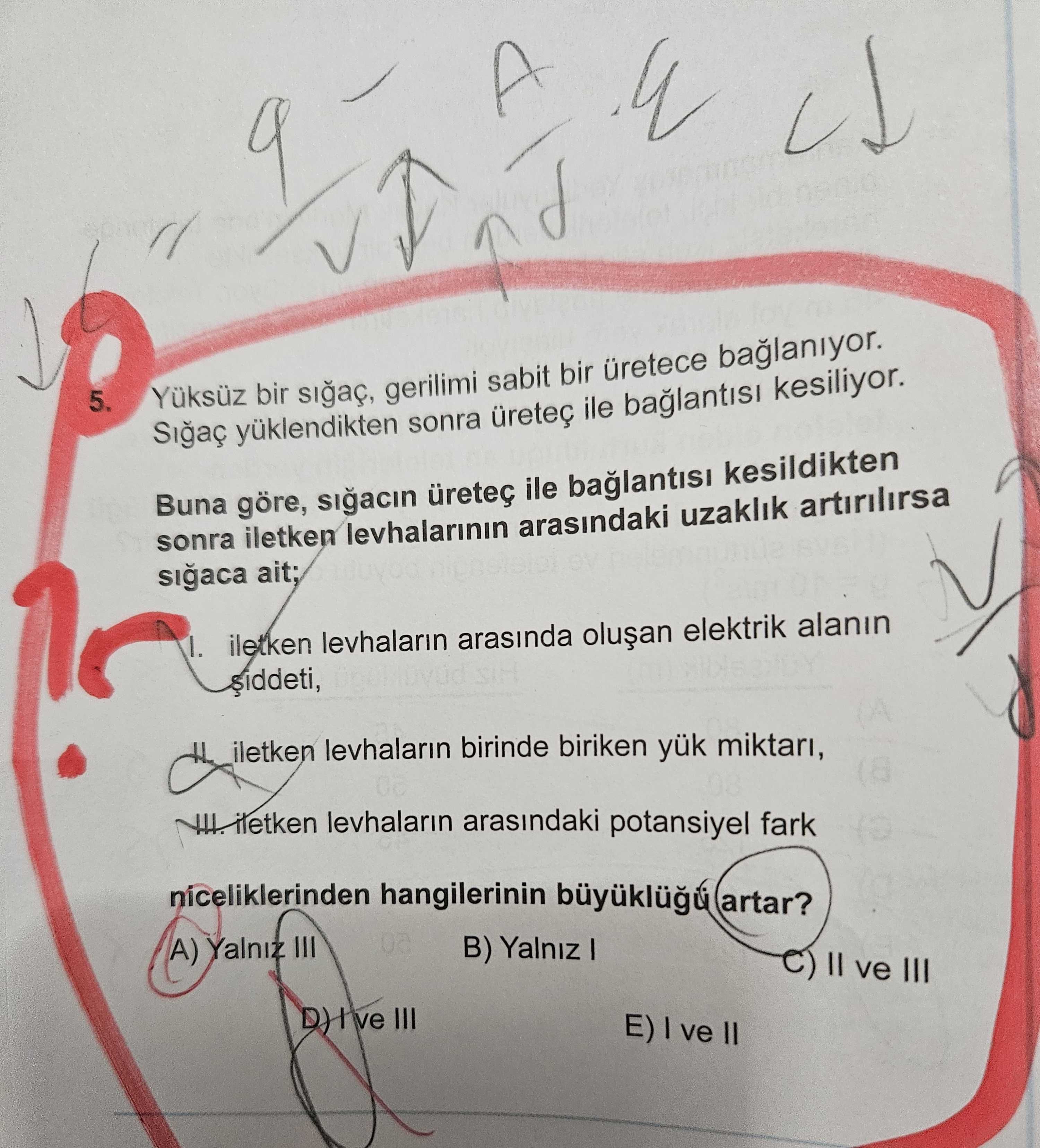 Yüksüz bir sığaç, gerilimi sabit bir üretece bağlanıyor. Sığaç yüklendikten sonra üreteç ile