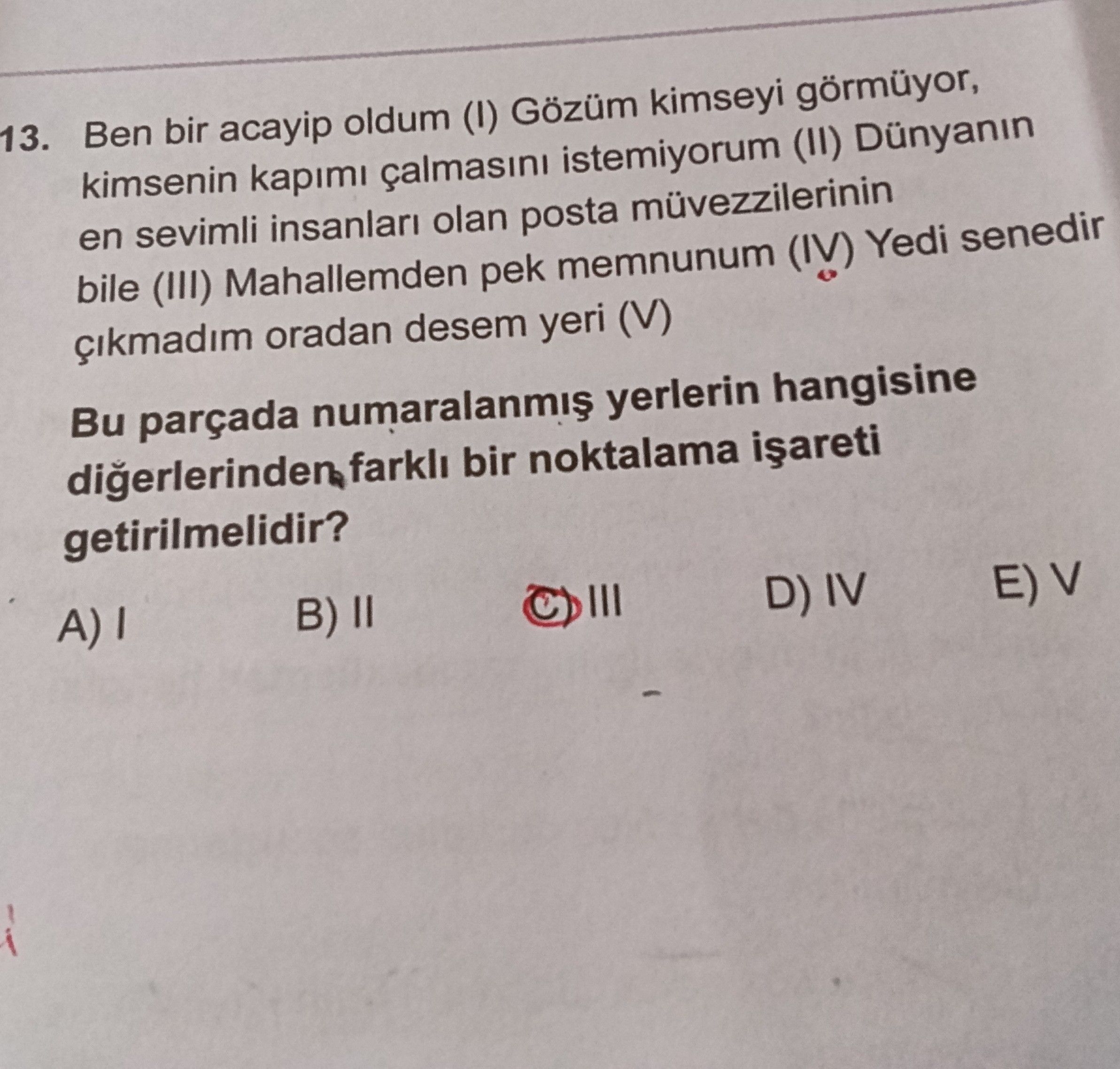 Ben bir acayip oldum (I) Gözüm kimseyi görmüyor, kimsenin kapını çalmasını istemiyorum (II) Dünyanın