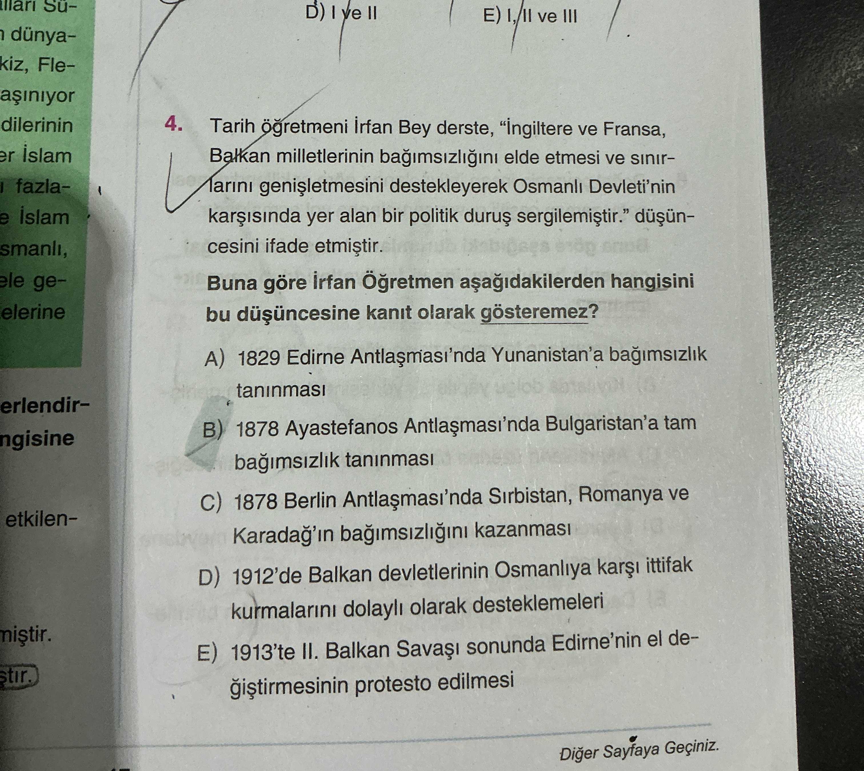 Tarih öğretmeni İrfan Bey derste, "İngiltere ve Fransa, Balkan milletlerinin bağımsızlığını elde