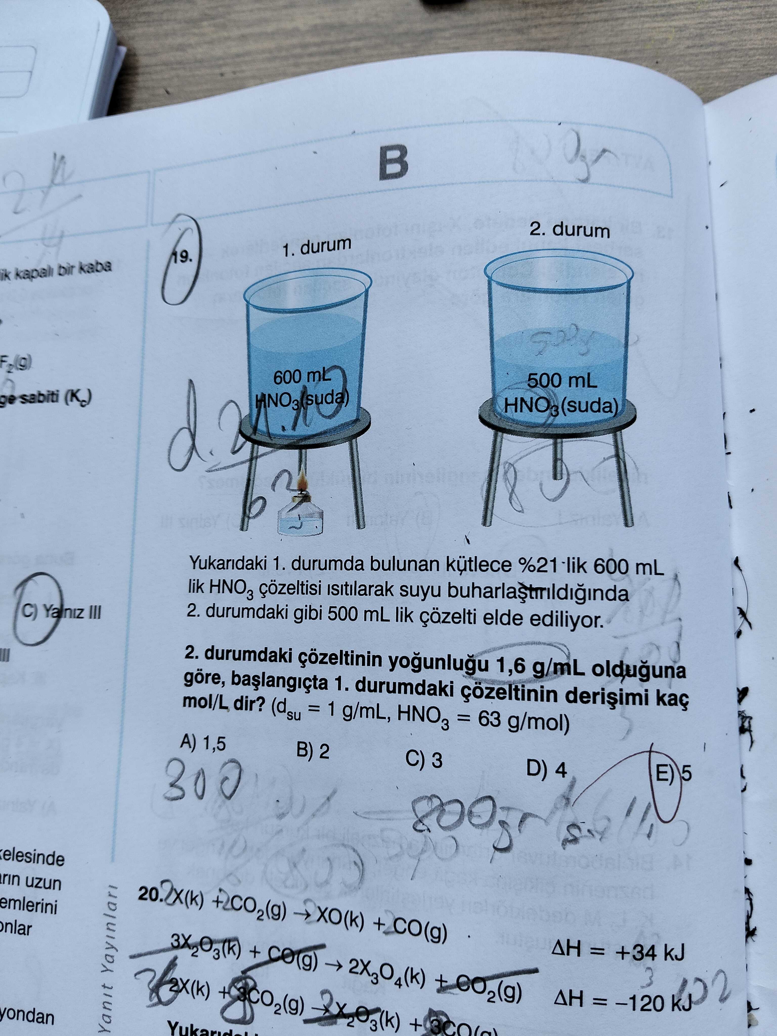 Yukarıdaki 1. durumda bulunan kütlece %21 lik 600 mL lik HNO₃ çözeltisi ısıtılarak suyu