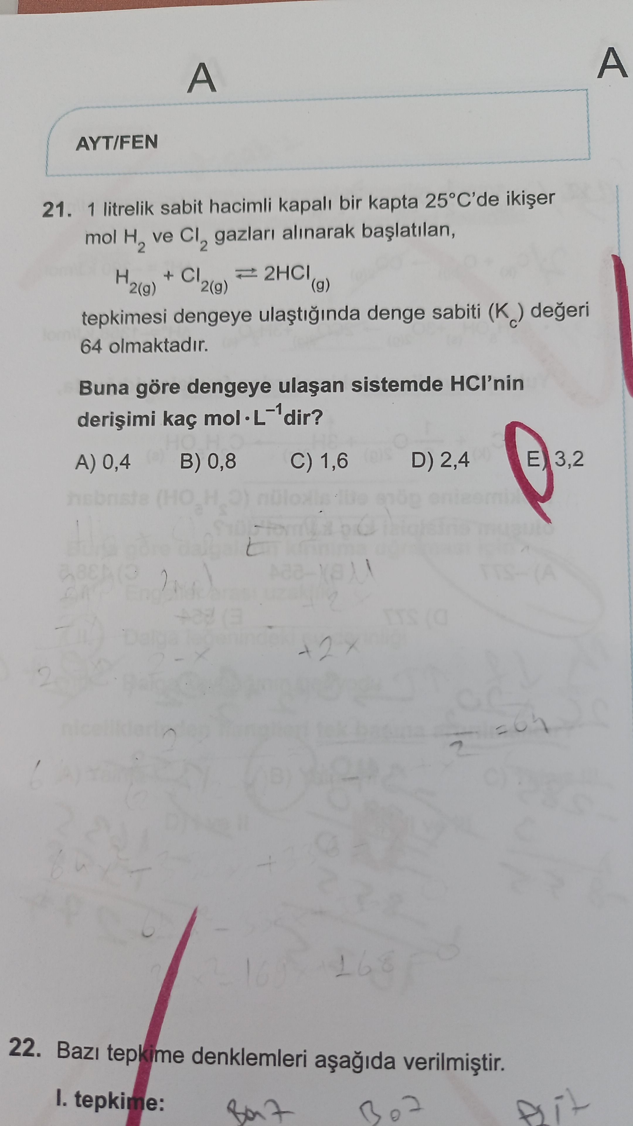 1 litrelik sabit hacimli kapalı bir kapta 25°C'de ikişer mol H₂ ve Cl₂ gazları alınarak başlatılan