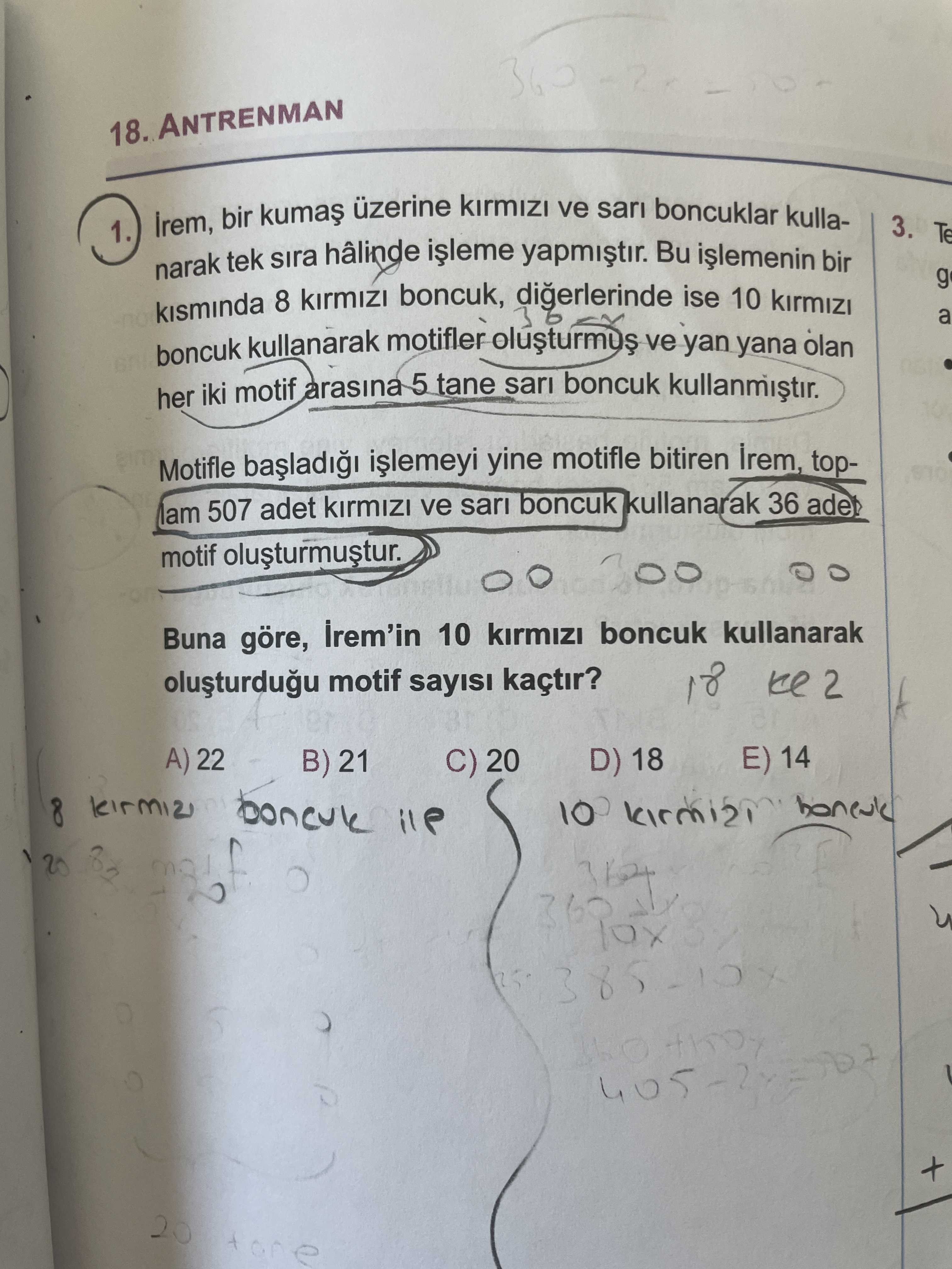 İrem, bir kumaş üzerine kırmızı ve sarı boncuklar kullanarak tek sıra hâlinde işleme yapmıştır. Bu