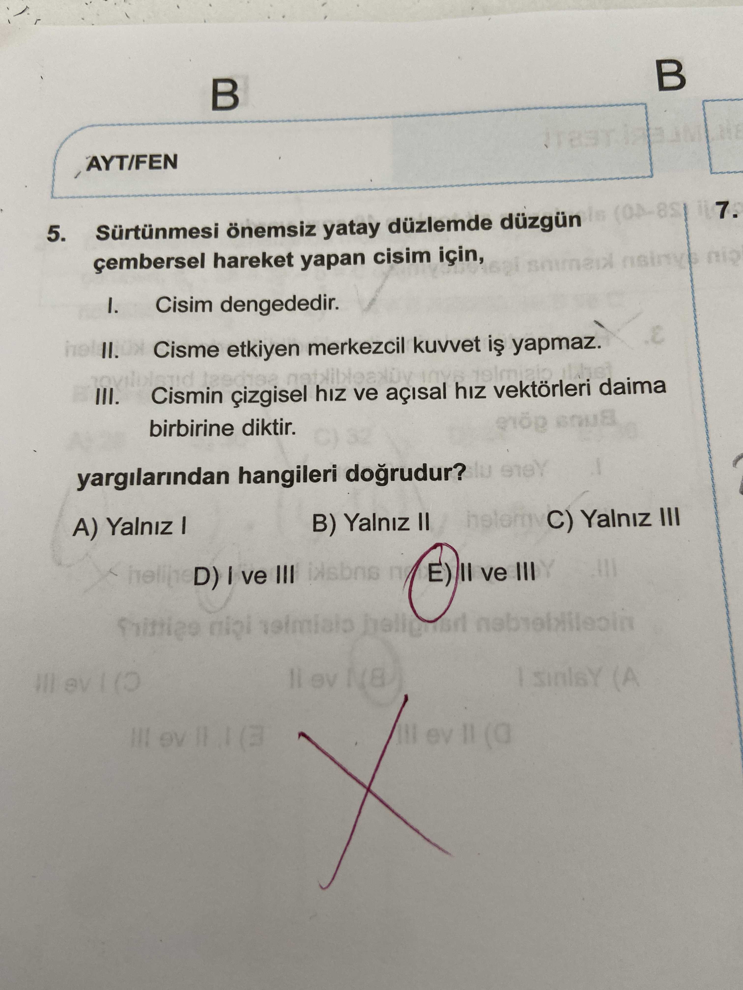 Sürtünmesi önemsiz yatay düzlemde düzgün çembersel hareket yapan cisim için, I. Cisim dengededir