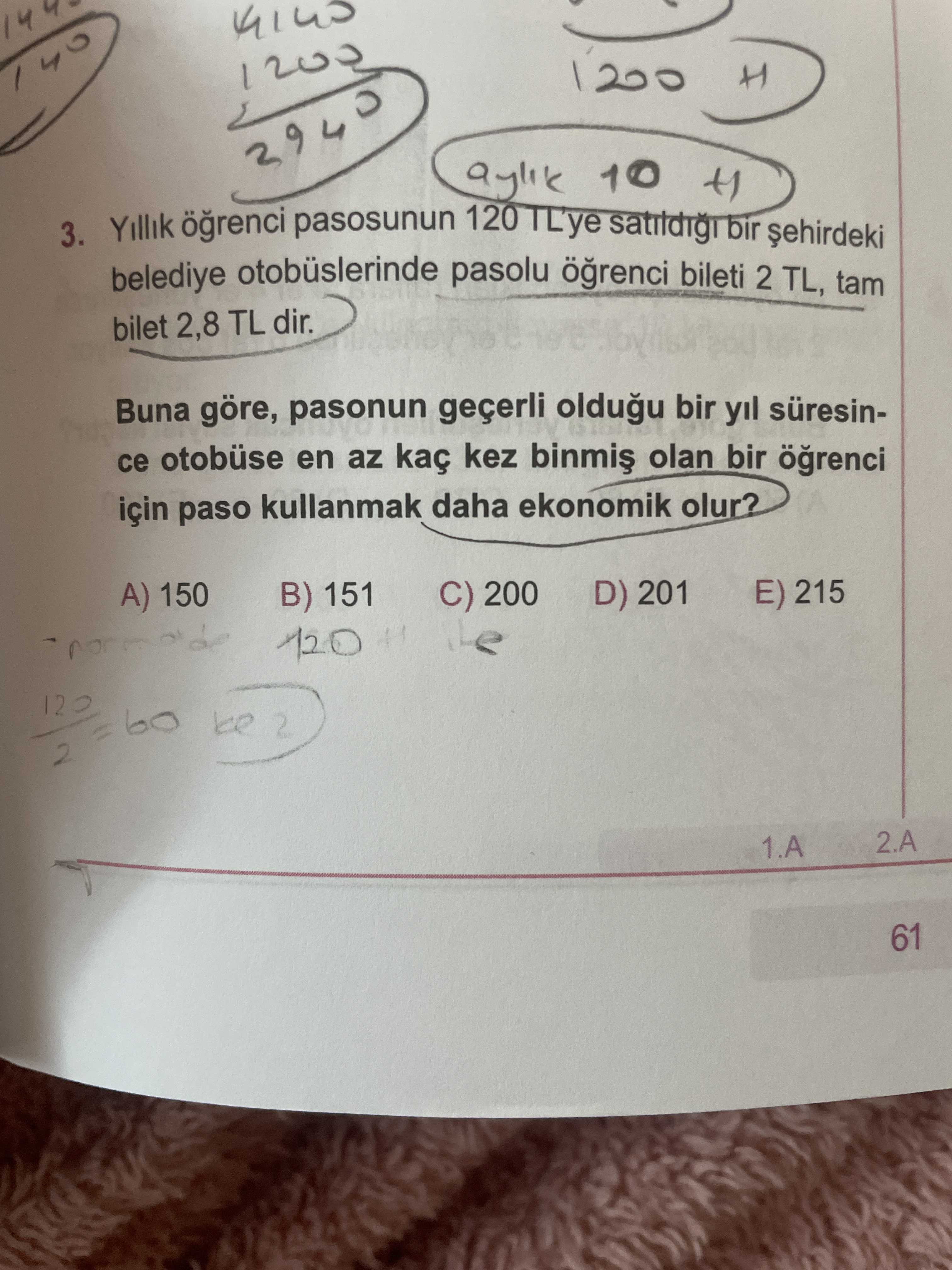 Yıllık öğrenci pasosunun 120 TL'ye satıldığı bir şehirdeki belediye otobüslerinde pasolu öğrenci