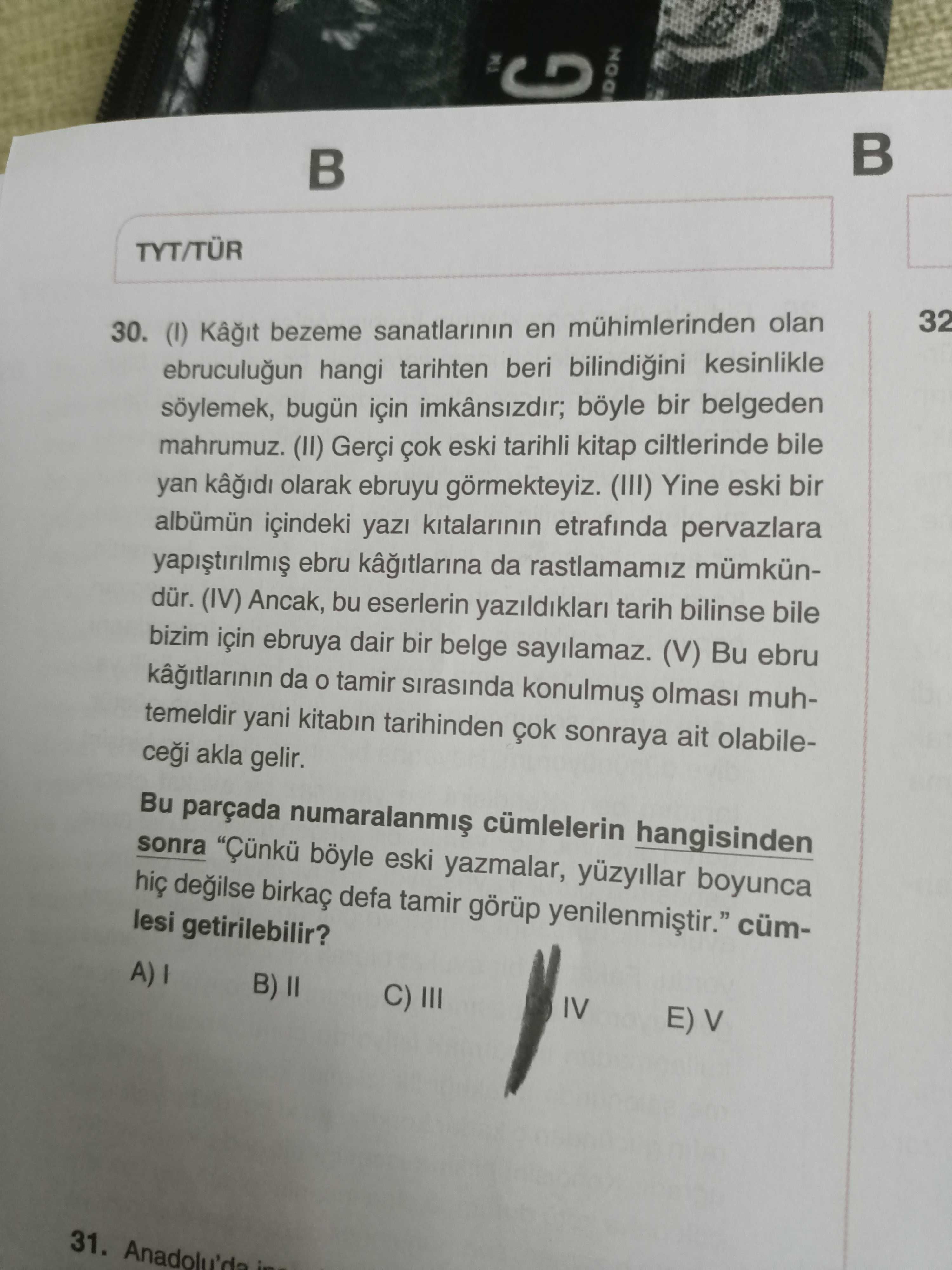(I) Kâğıt bezeme sanatlarının en mühimlerinden olan ebruculuğun hangi tarihten beri bilindiğini