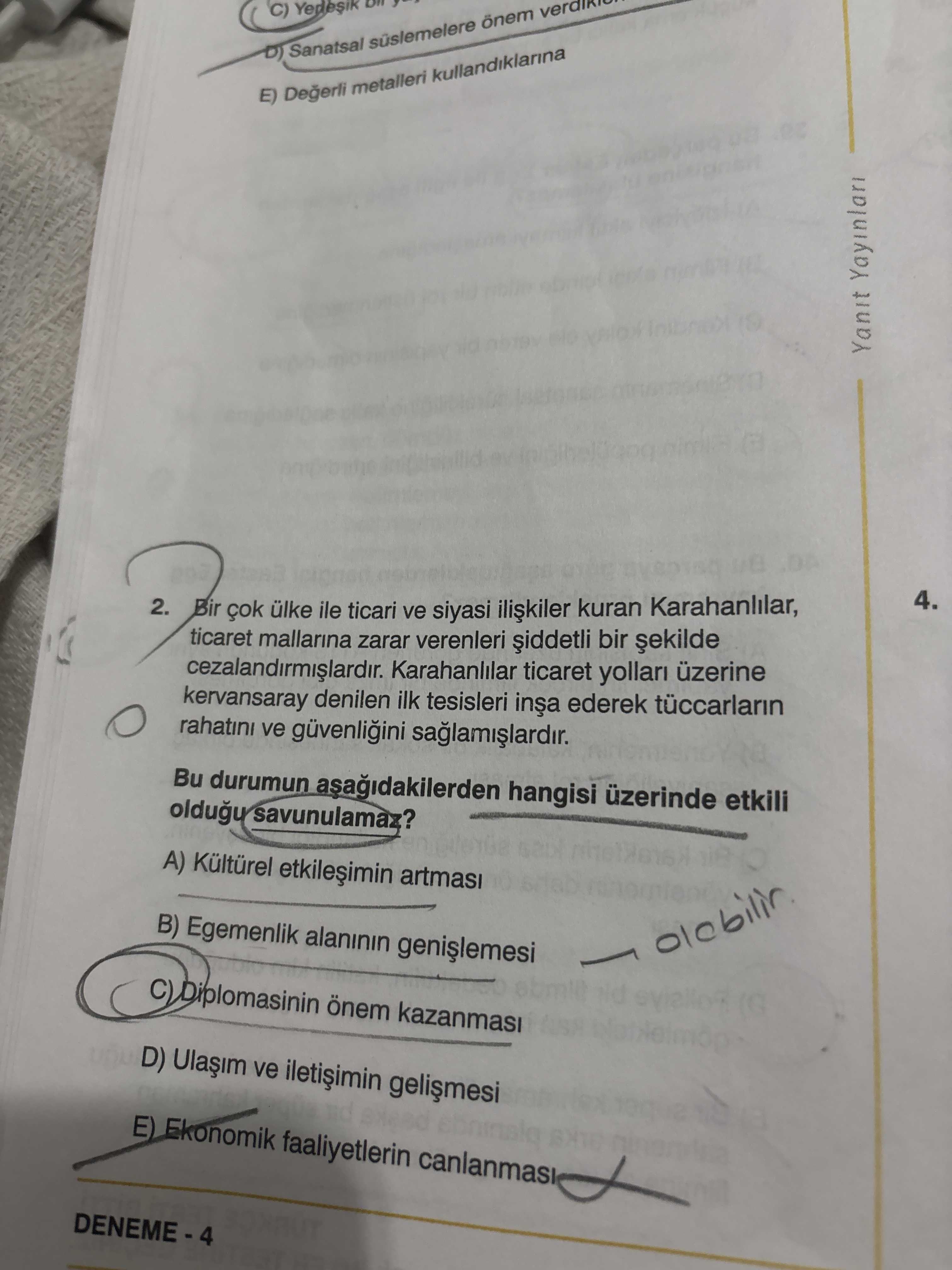 Bir çok ülke ile ticari ve siyasi ilişkiler kuran Karahanlılar, ticaret mallarına zarar verenleri
