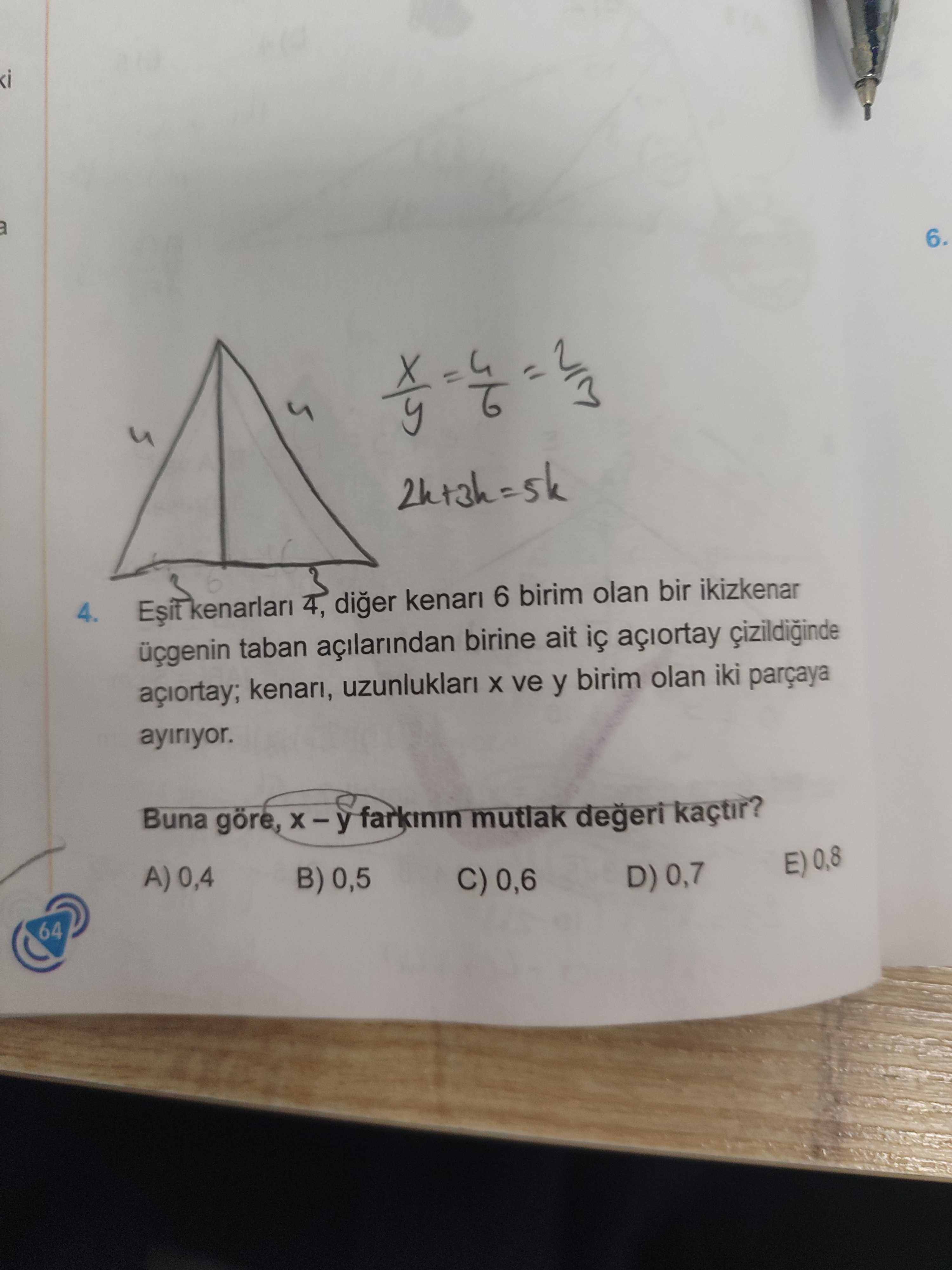 Eşit kenarları 4, diğer kenarı 6 birim olan bir ikizkenar üçgenin taban açılarından birine ait iç