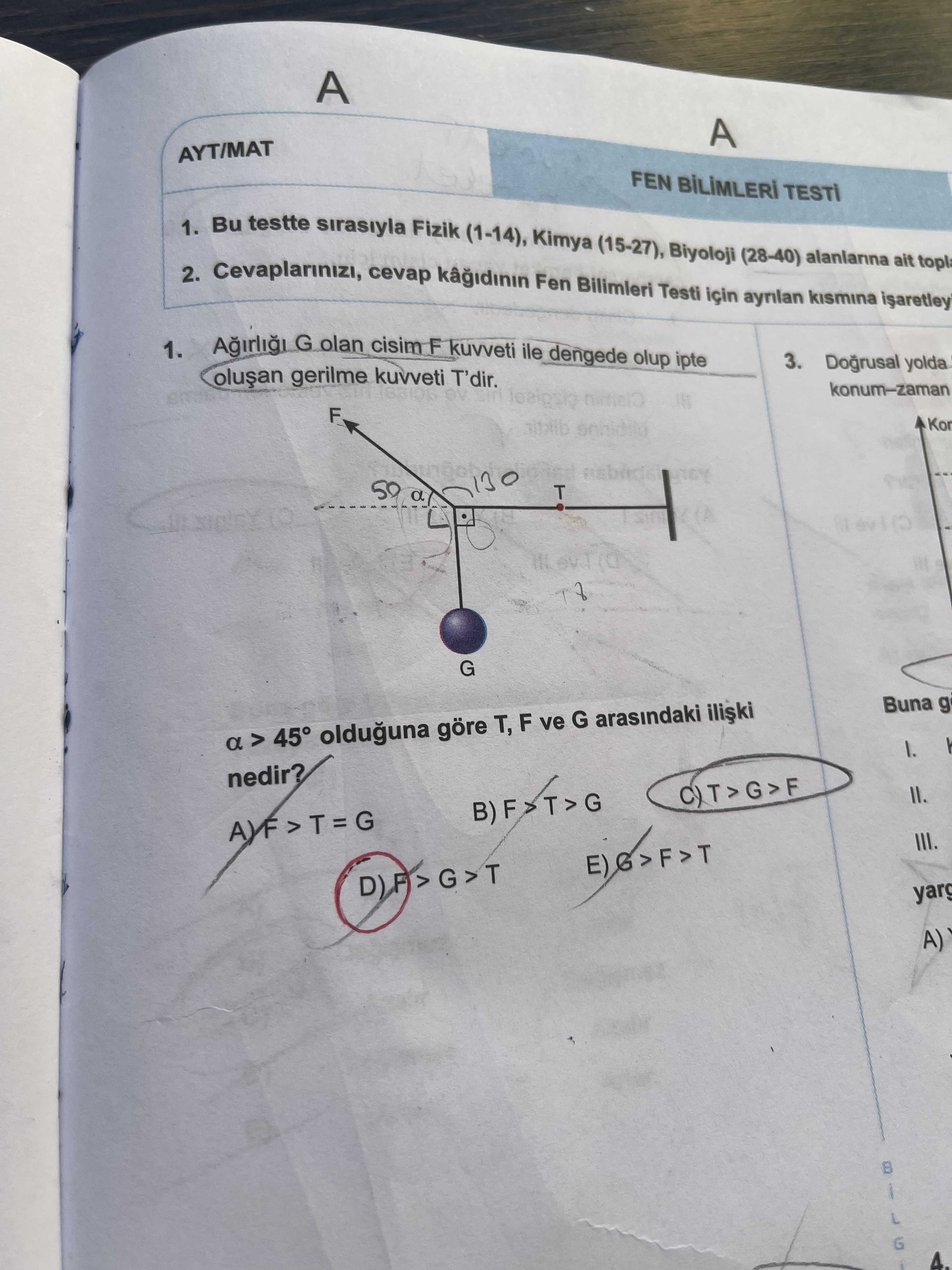 Ağırlığı G olan cisim F kuvveti ile dengede olup ipte oluşan gerilme kuvveti T'dir. α > 45° olduğuna