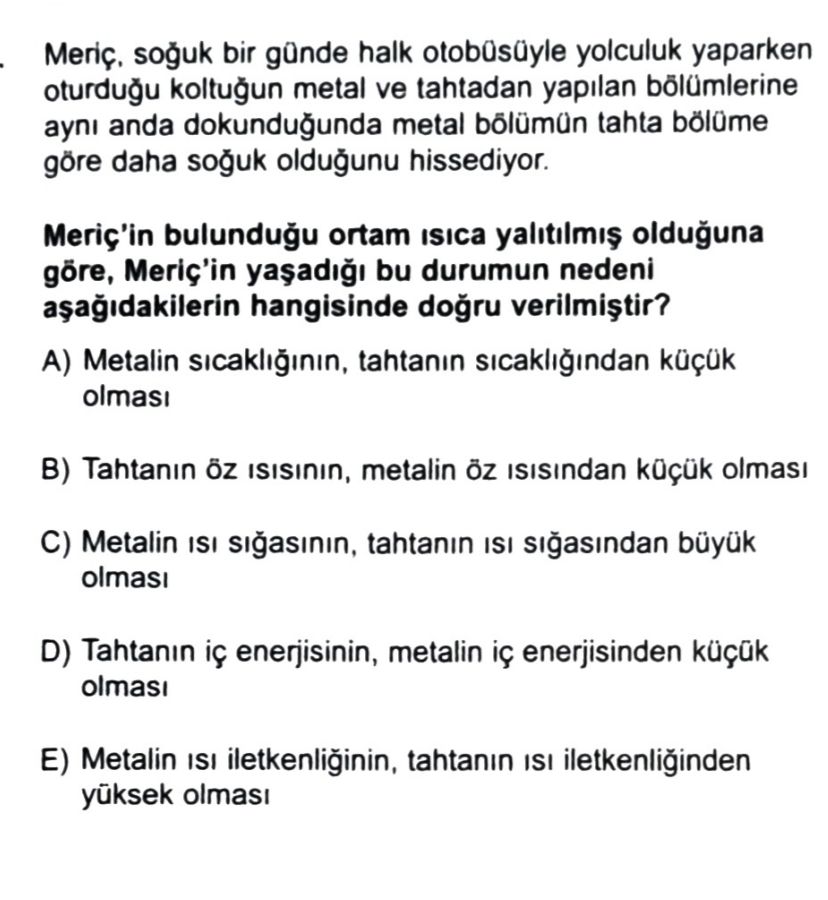 Meriç, soğuk bir günde halk otobüsüyle yolculuk yaparken oturduğu koltuğun metal ve tahtadan yapılan