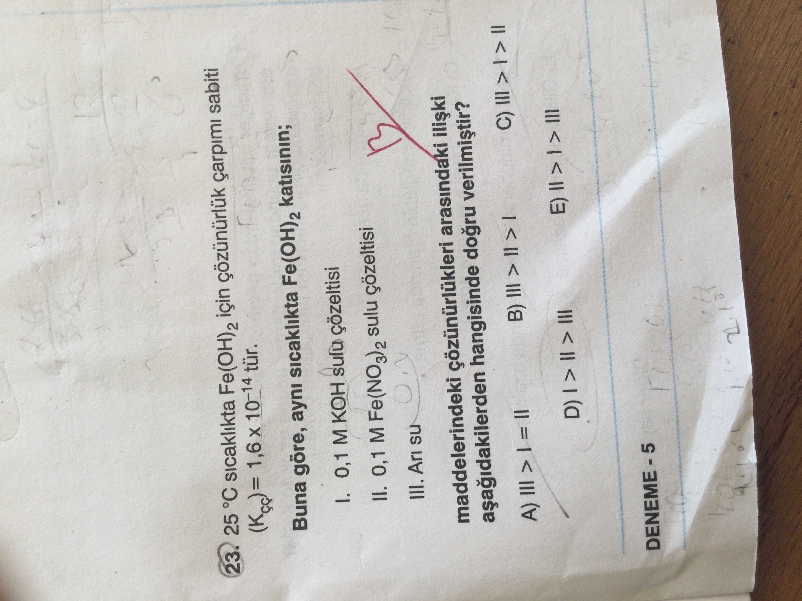 25 °C sıcaklıkta Fe(OH)₂ için çözünürlük çarpımı sabiti (Kçç) = 1,6 x 10⁻¹⁴ tür. Buna göre, aynı