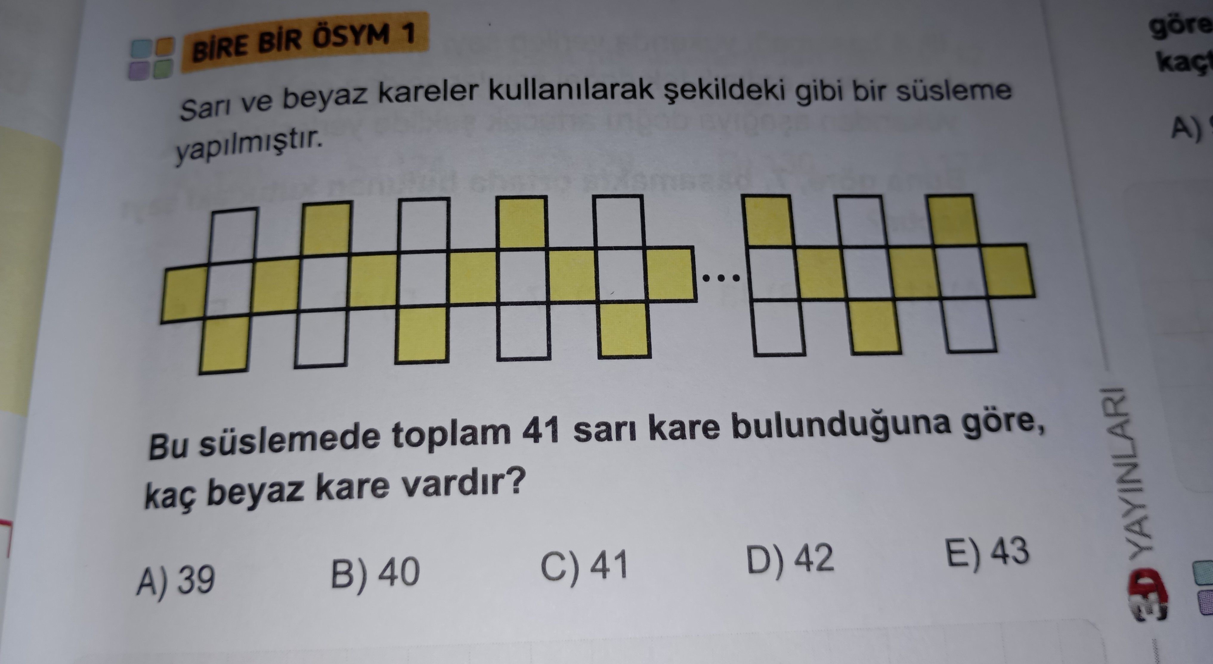 Sarı ve beyaz kareler kullanılarak şekildeki gibi bir süsleme yapılmıştır. Bu süslemede toplam 41