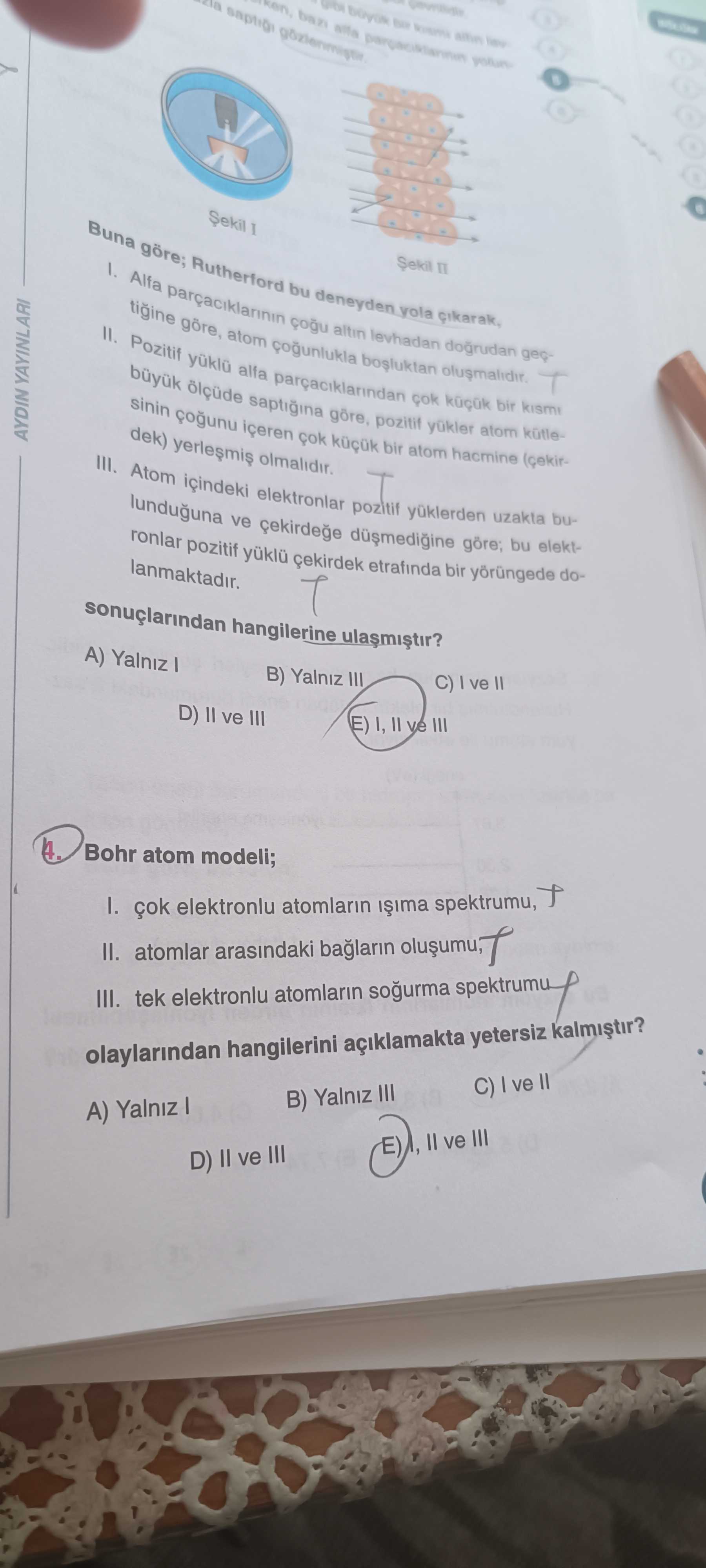 Buna göre; Rutherford bu deneyden yola çıkarak, I. Alfa parçacıklarının çoğu altın levhadan doğrudan
