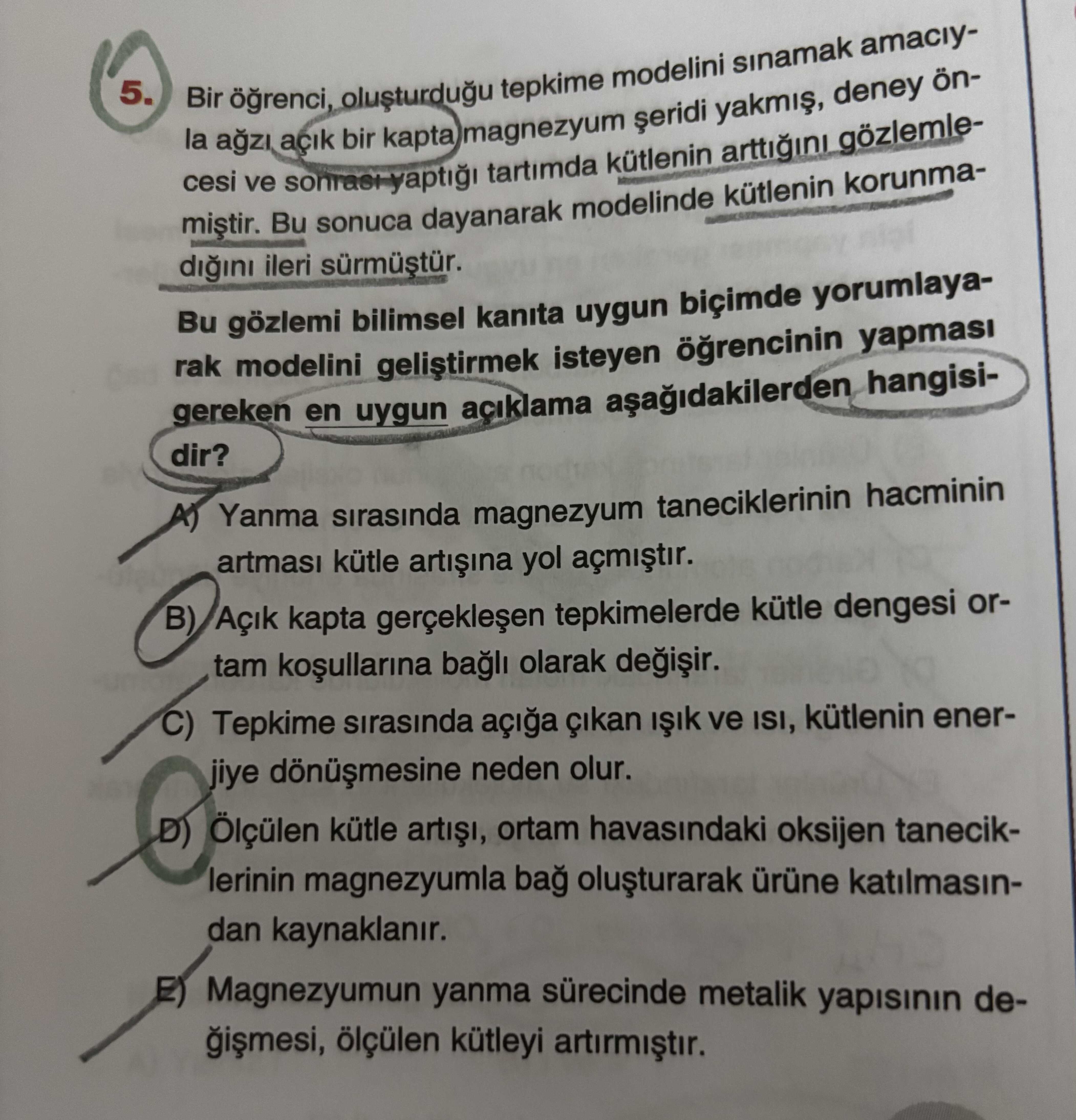 Bir öğrenci, oluşturduğu tepkime modelini sınamak amacıyla ağzı açık bir kapta magnezyum şeridi