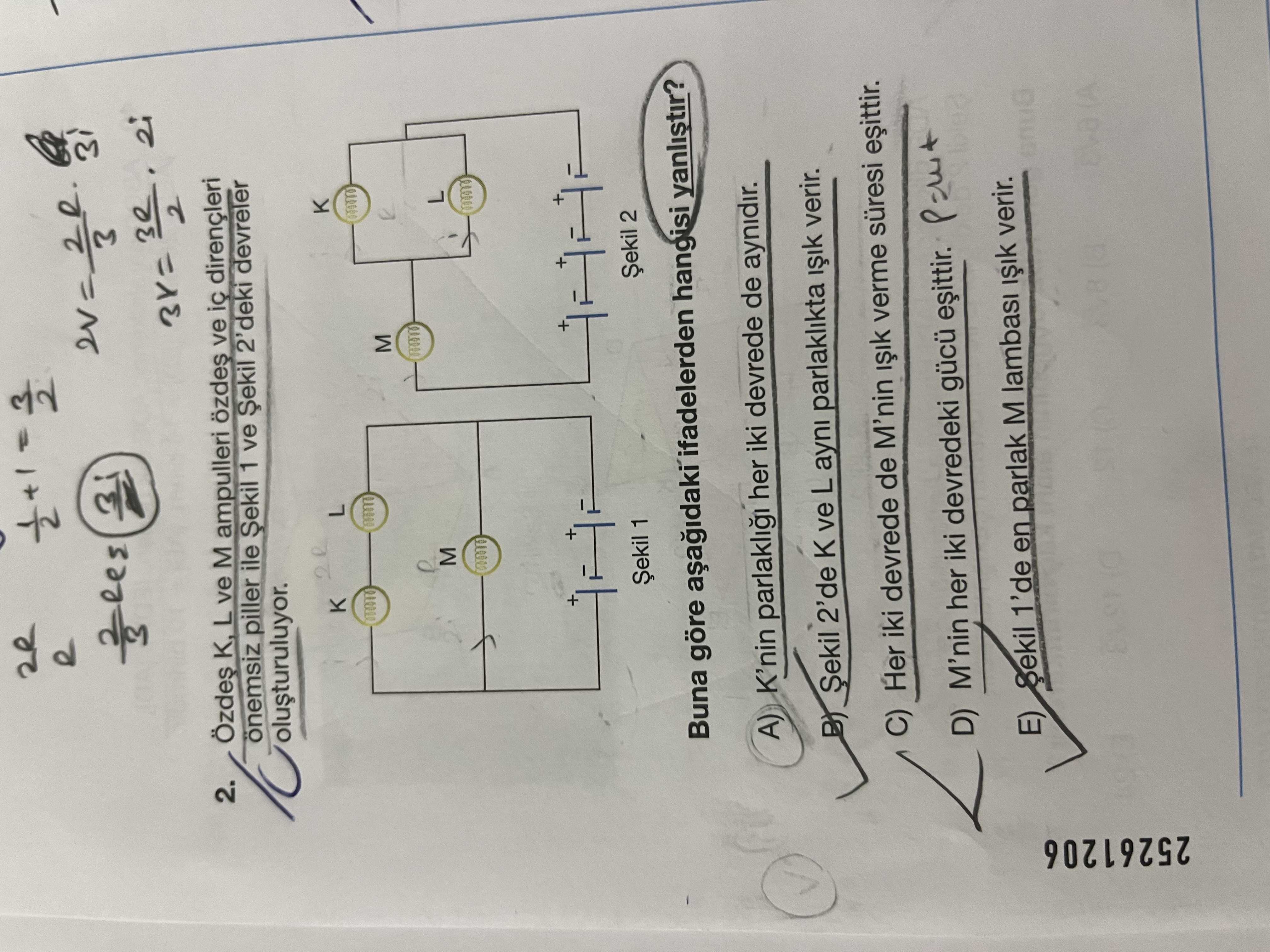 Özdeş K, L ve M ampulleri özdeş ve iç dirençleri önemsiz piller ile Şekil 1 ve Şekil 2'deki devreler