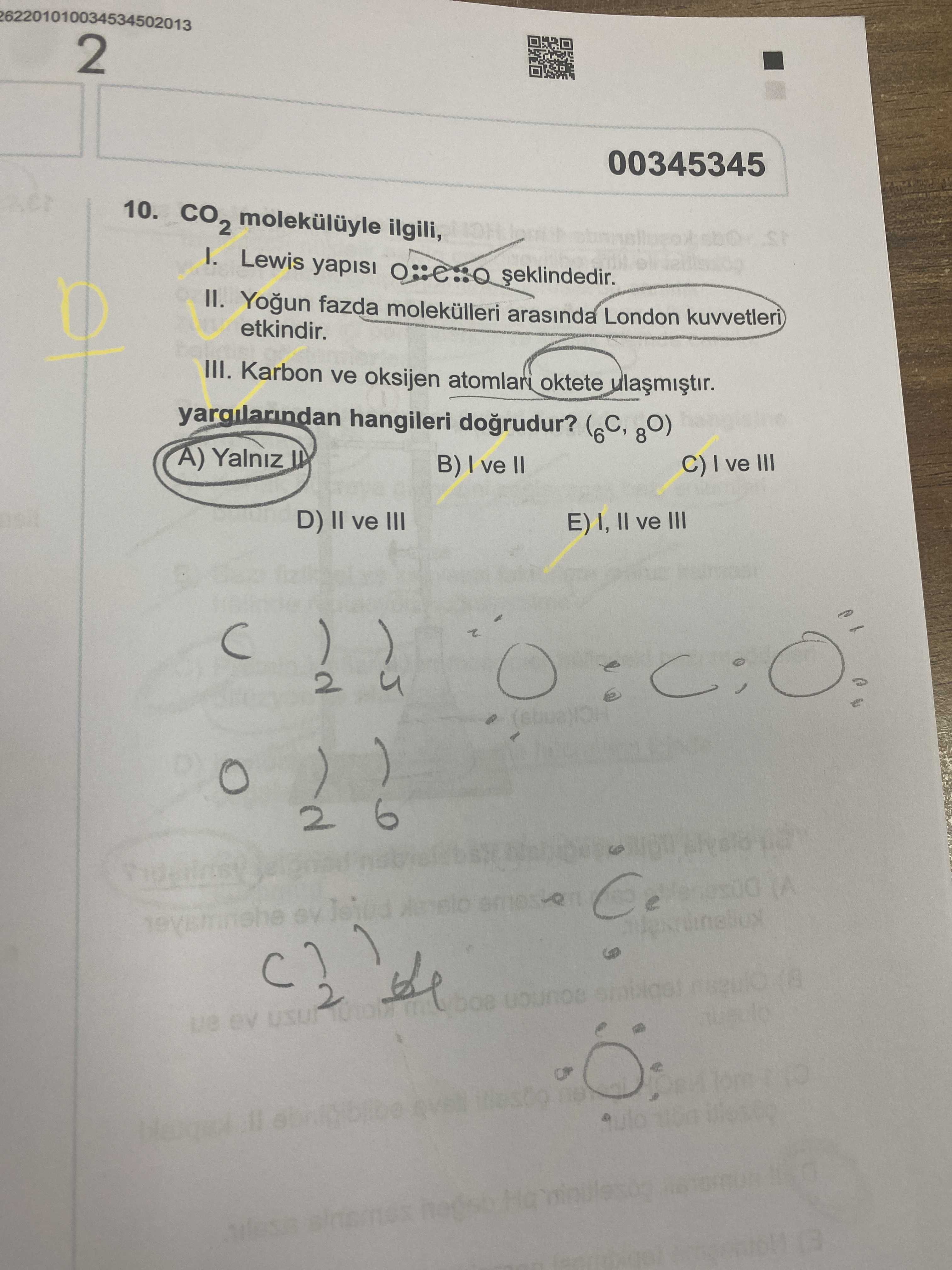 CO₂ molekülüyle ilgili, I. Lewis yapısı O::C::O şeklindedir. II. Yoğun fazda molekülleri arasında