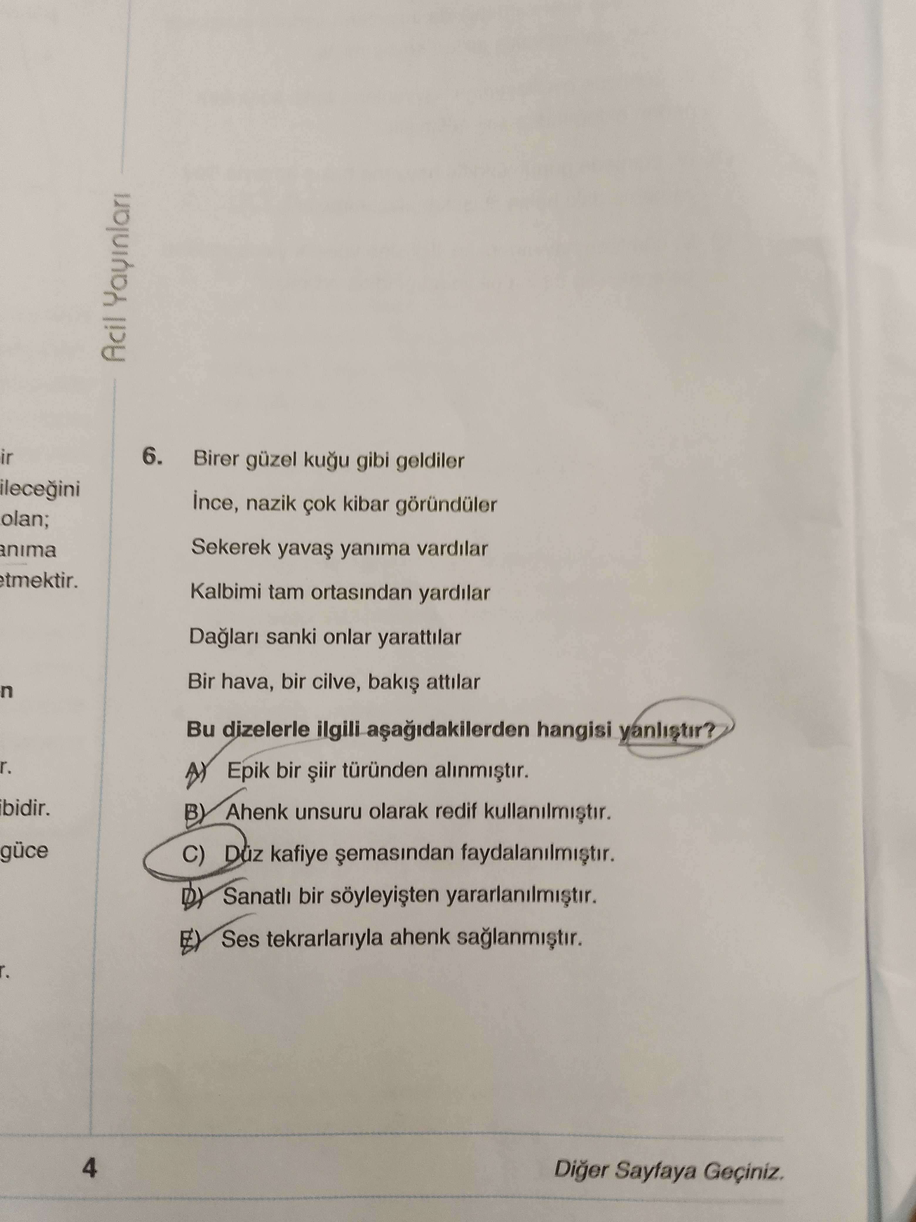 Birer güzel kuğu gibi geldiler İnce, nazik çok kibar göründüler Sekerek yavaş yanıma vardılar